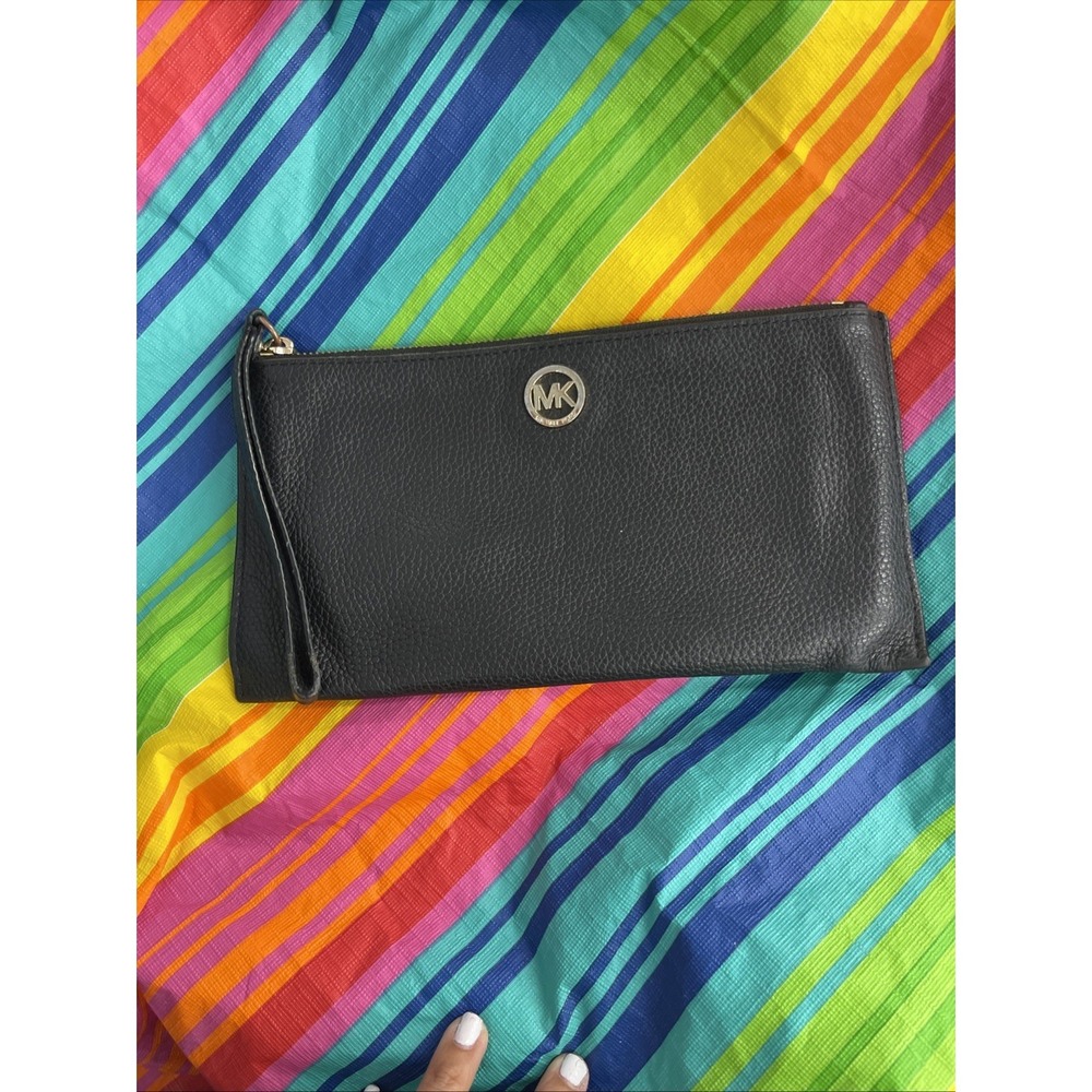 MICHAEL KORS MK Black Pebble Leather Zip Around Wallet Wristlet Medium Logo H60